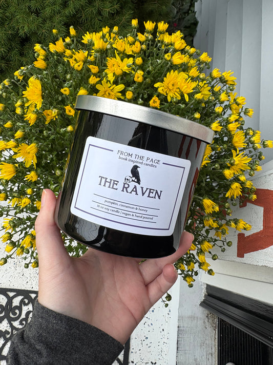 The Raven - 3 wick candle (pumpkin, cinnamon, honey)