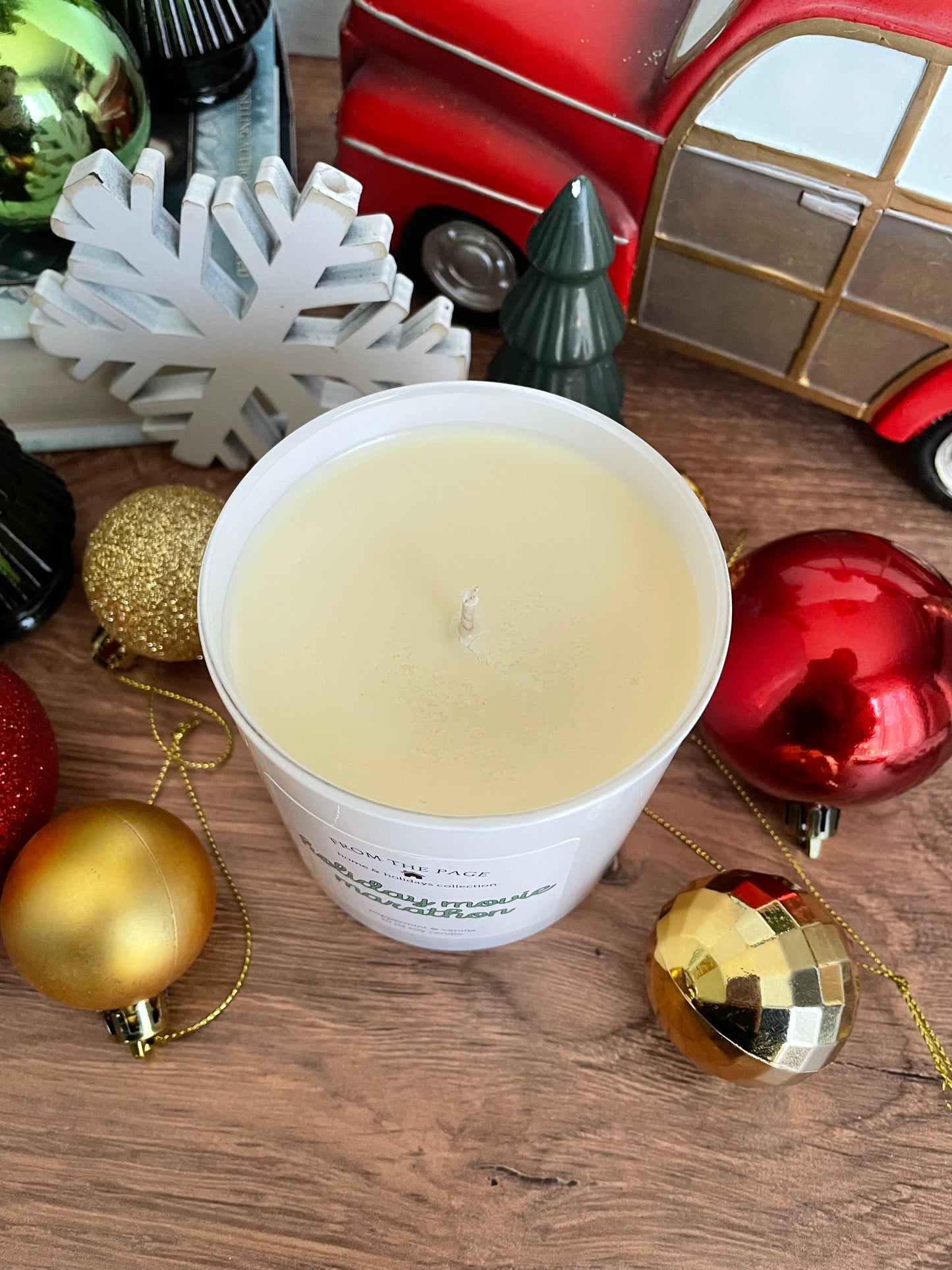Holiday Movie Marathon | 10 oz candle (peppermint & vanilla)