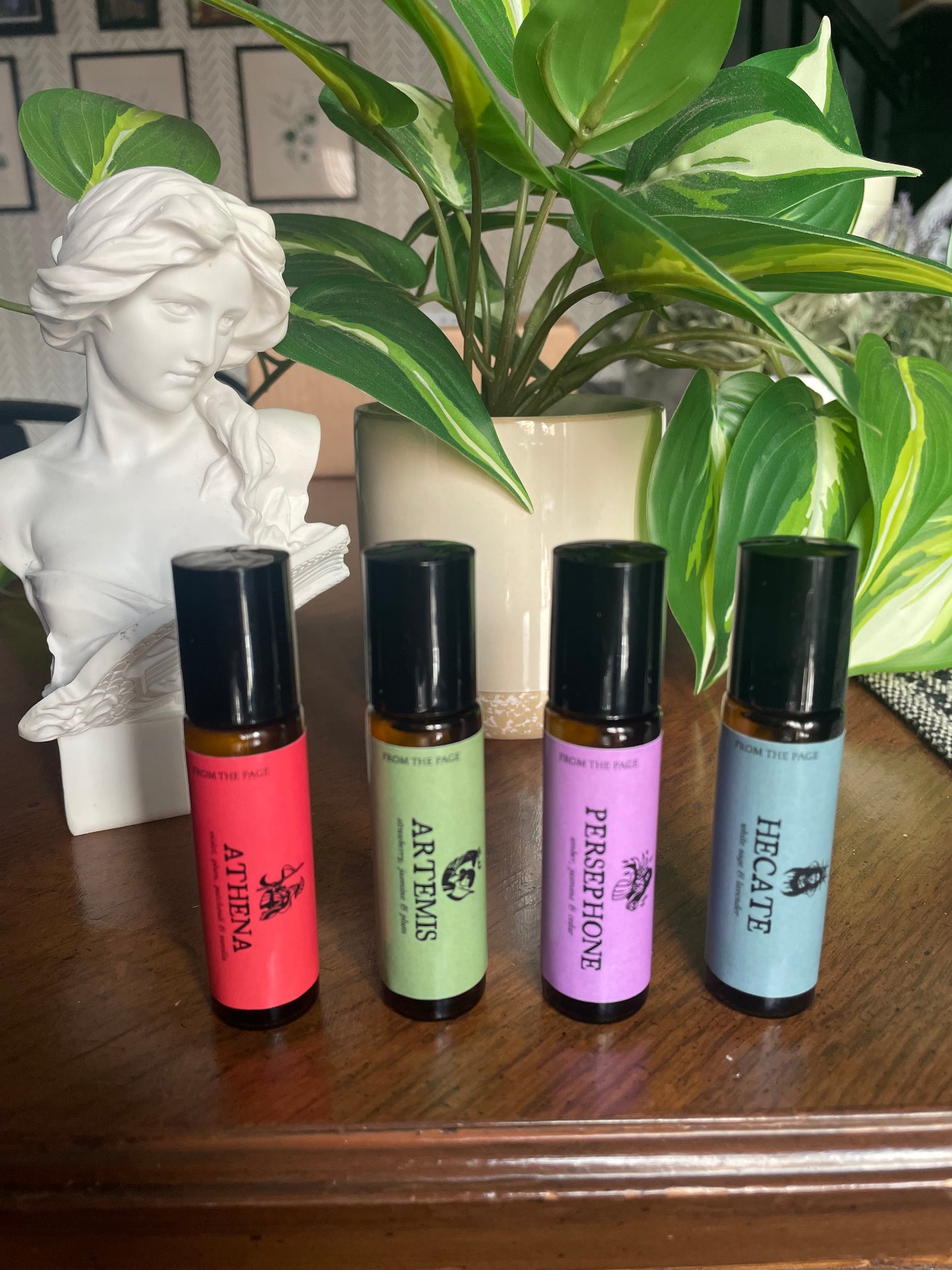 Athena Roll-on perfume (violet, plum, patchouli, vanilla)
