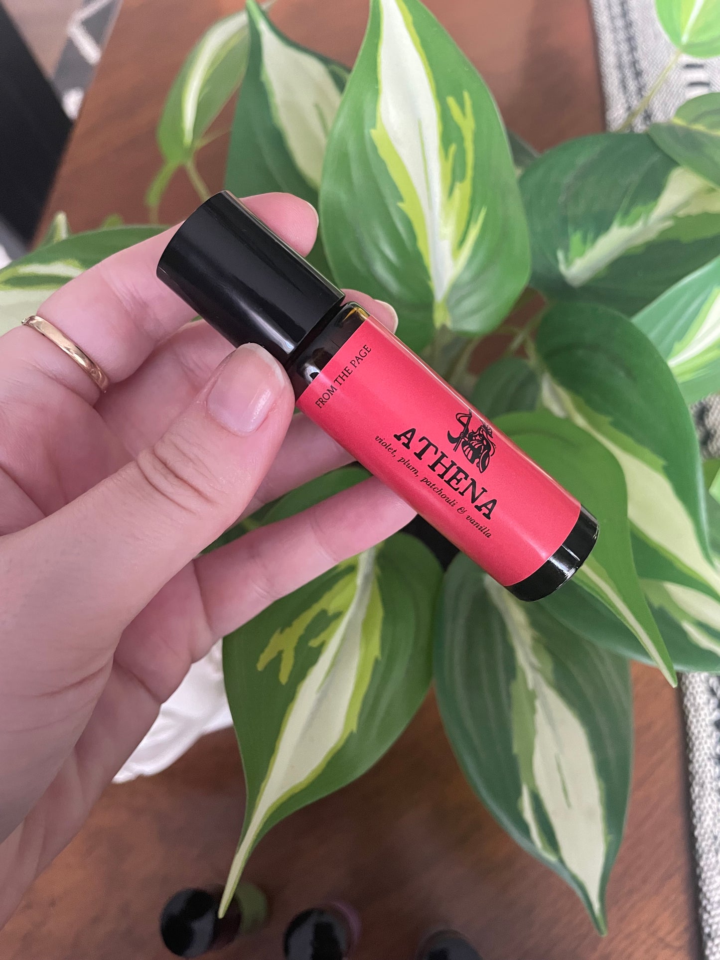 Athena Roll-on perfume (violet, plum, patchouli, vanilla)